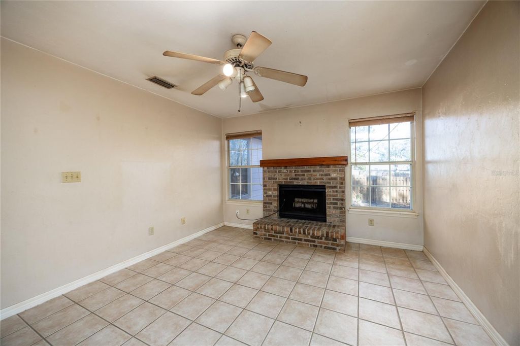 Image 25 of property listing at 3543 NW 84TH WAY, Gainesville, FL 32606