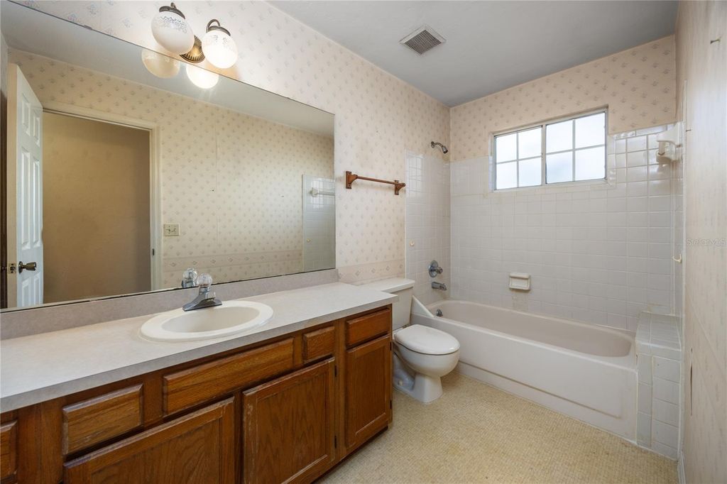 Image 27 of property listing at 3543 NW 84TH WAY, Gainesville, FL 32606