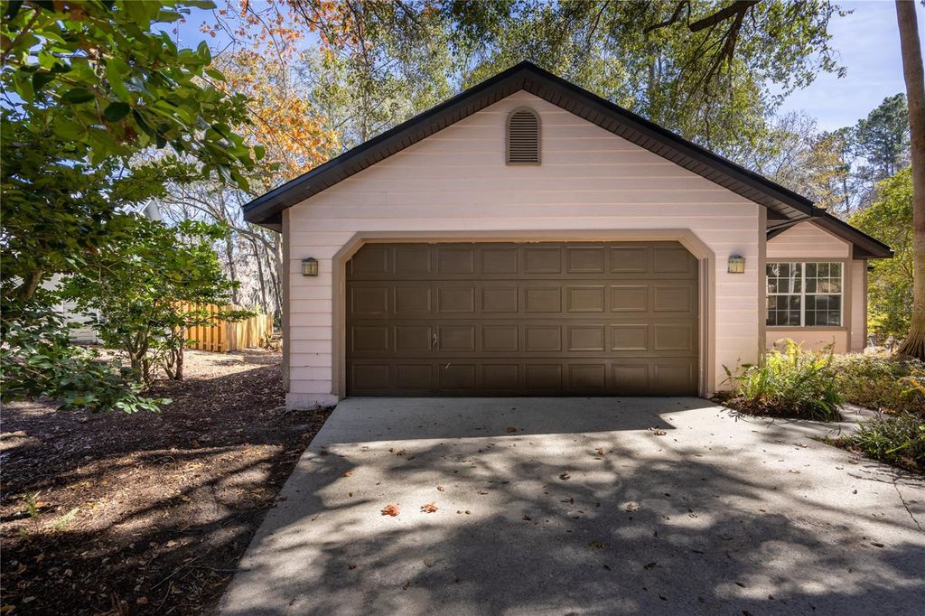 Image 5 of property listing at 3543 NW 84TH WAY, Gainesville, FL 32606