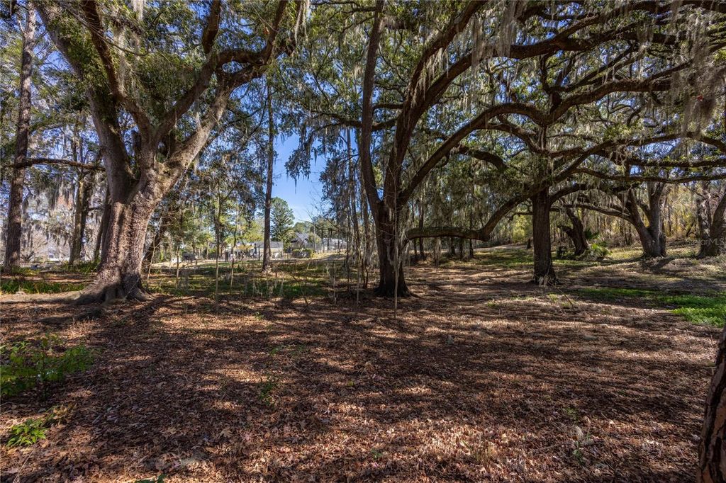 Image 44 of property listing at 3543 NW 84TH WAY, Gainesville, FL 32606