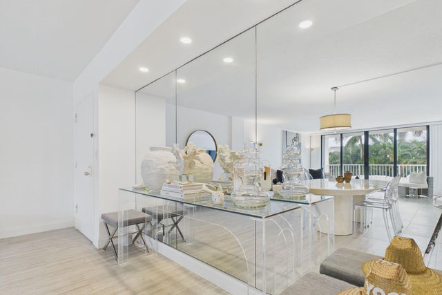 2860 S Ocean Boulevard 209, Palm Beach, FL 33480