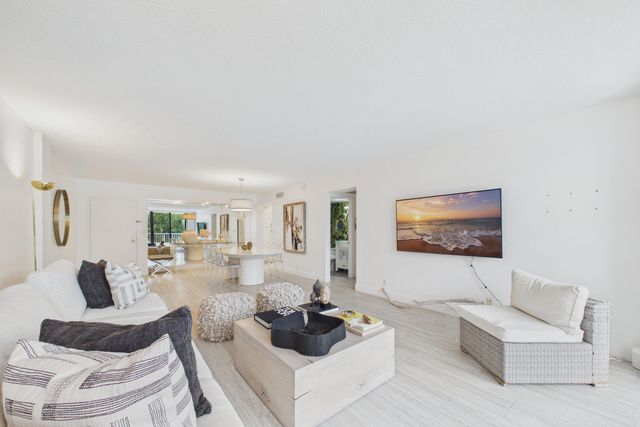 2860 S Ocean Boulevard 209, Palm Beach, FL 33480