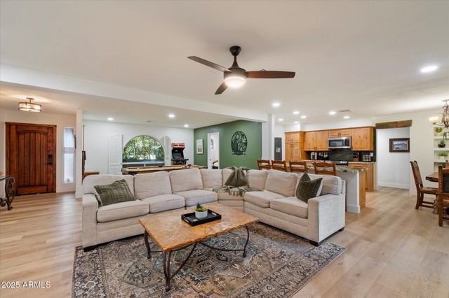 5334 E EVERETT Drive, Scottsdale, AZ 85254