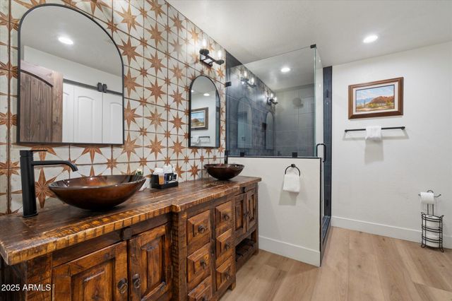 5334 E EVERETT Drive, Scottsdale, AZ 85254