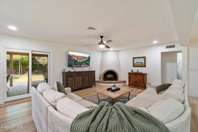 5334 E EVERETT Drive, Scottsdale, AZ 85254