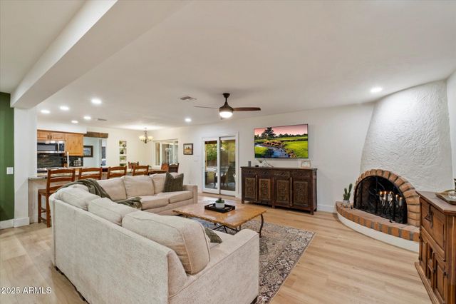 5334 E EVERETT Drive, Scottsdale, AZ 85254