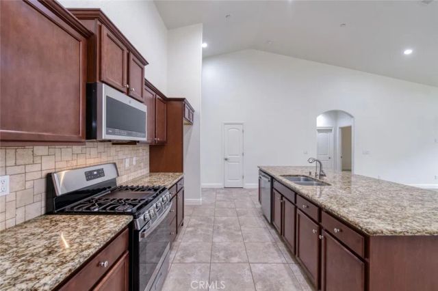 6808 W Lucas, Fresno, CA 93722