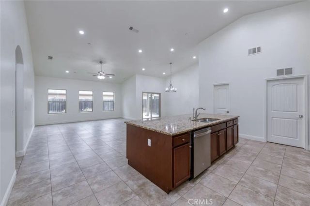 6808 W Lucas, Fresno, CA 93722