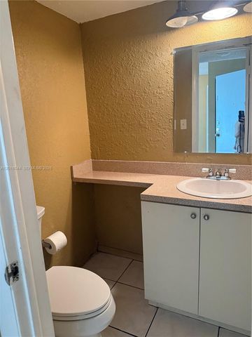 2017 NW 46th Ave A110, Lauderhill, FL 33313