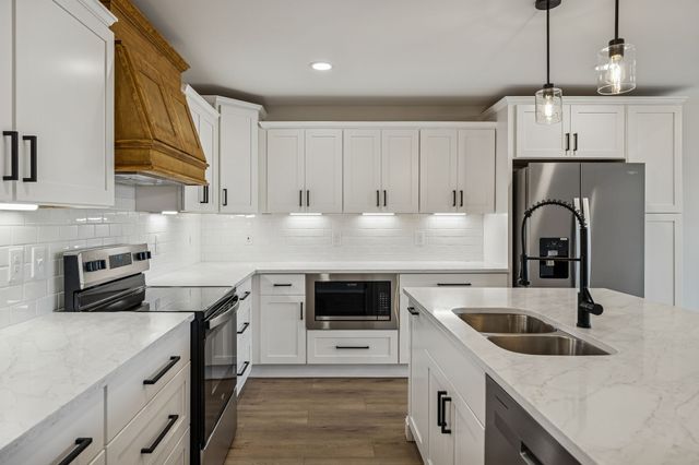 14 Dr James Fisher Cir, Lebanon, TN 37087