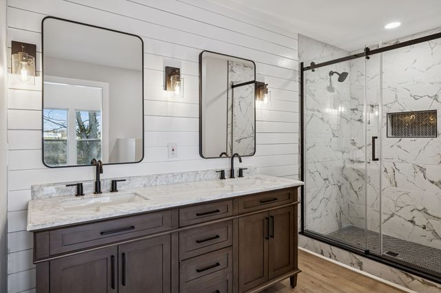 14 Dr James Fisher Cir, Lebanon, TN 37087