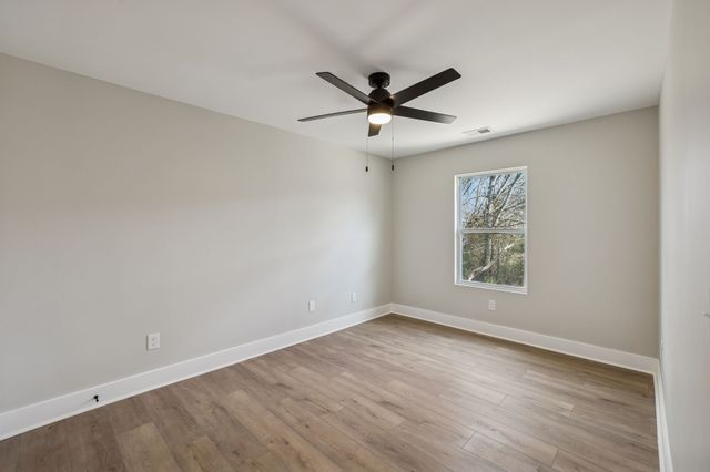 14 Dr James Fisher Cir, Lebanon, TN 37087