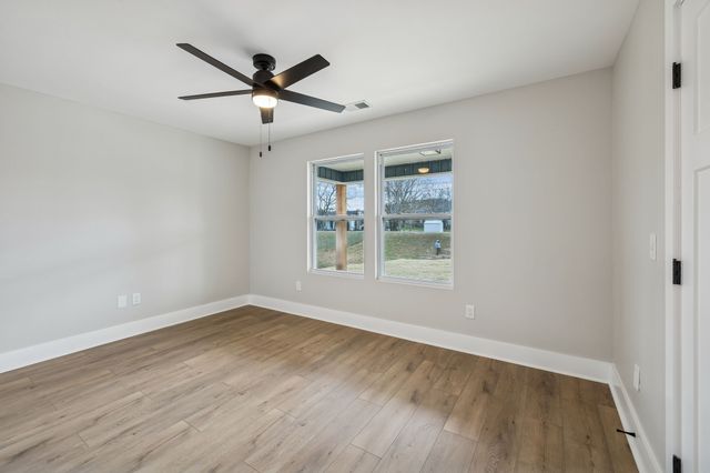 14 Dr James Fisher Cir, Lebanon, TN 37087