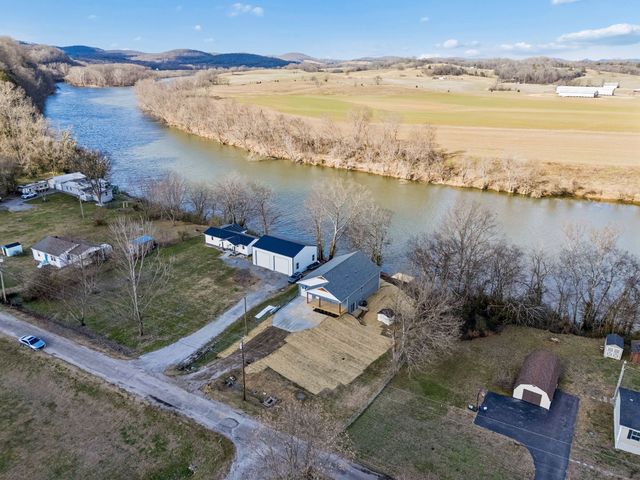 14 Dr James Fisher Cir, Lebanon, TN 37087