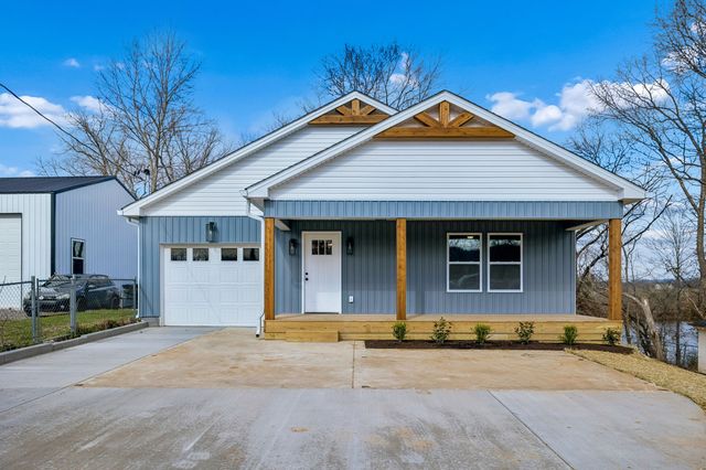 14 Dr James Fisher Cir, Lebanon, TN 37087