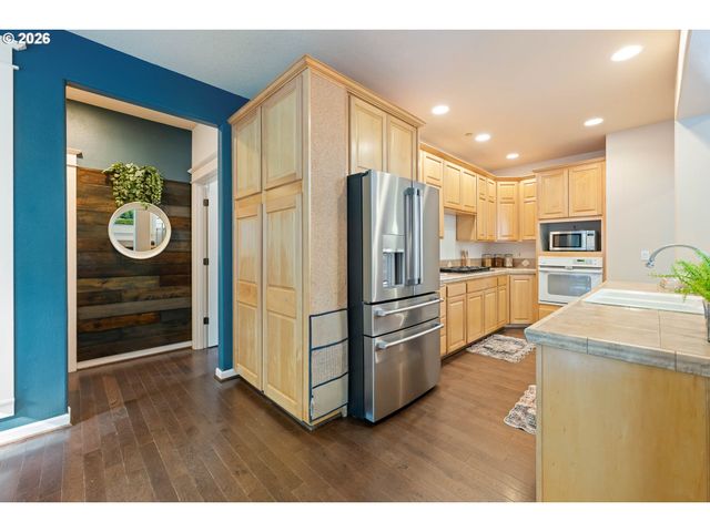 16288 BARLOW Dr, Oregon City, OR 97045