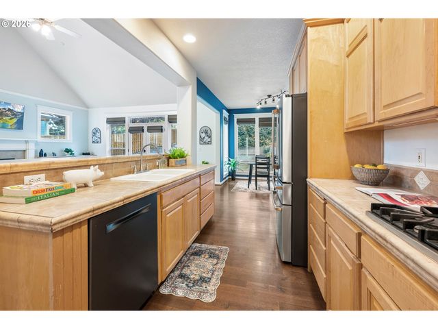 16288 BARLOW Dr, Oregon City, OR 97045