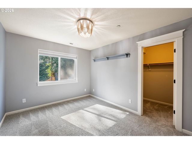 16288 BARLOW Dr, Oregon City, OR 97045
