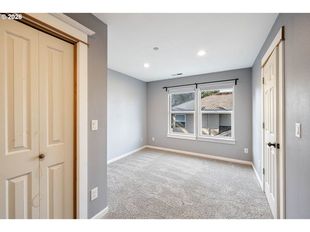 16288 BARLOW Dr, Oregon City, OR 97045