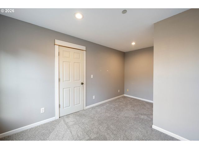 16288 BARLOW Dr, Oregon City, OR 97045