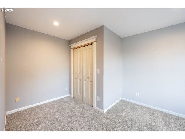 16288 BARLOW Dr, Oregon City, OR 97045