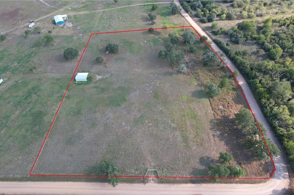 1007 County Road 380, Hallettsville, TX 77964