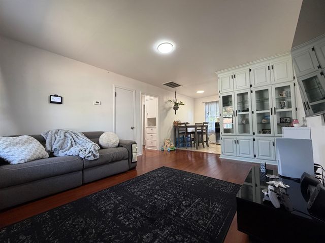 801 S Lightner, Wichita, KS 67218
