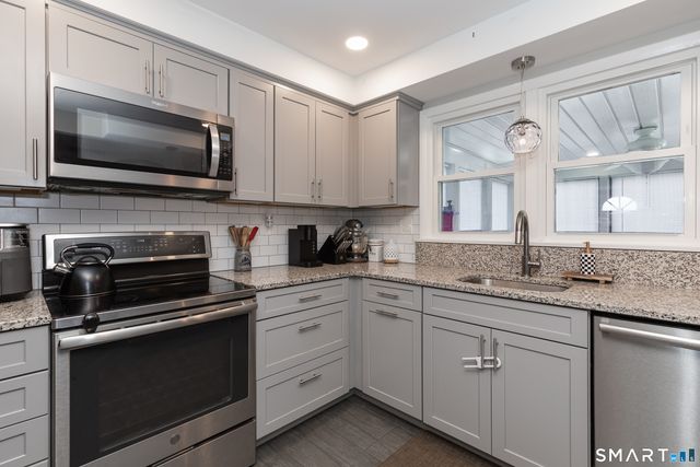 6 West Highland Road, Mansfield, CT 06250