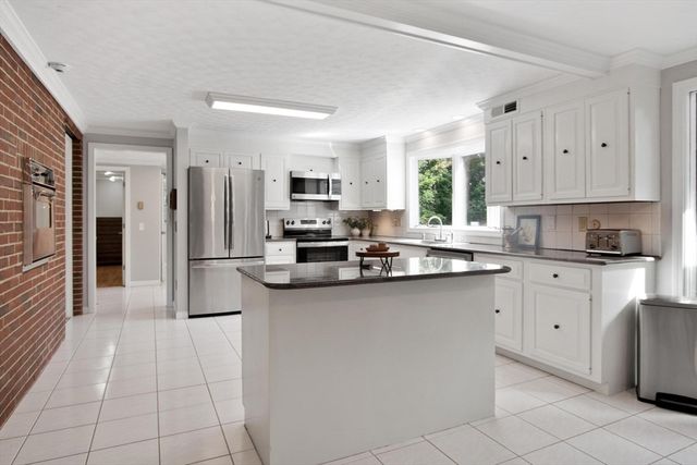 1 Bryant Avenue, Shrewsbury, MA 01545