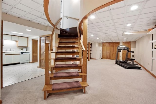 1 Bryant Avenue, Shrewsbury, MA 01545