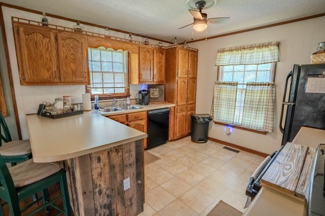 6 Hawthorne Dr, Lawrenceburg, TN 38464