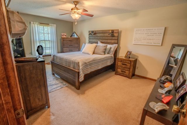 6 Hawthorne Dr, Lawrenceburg, TN 38464