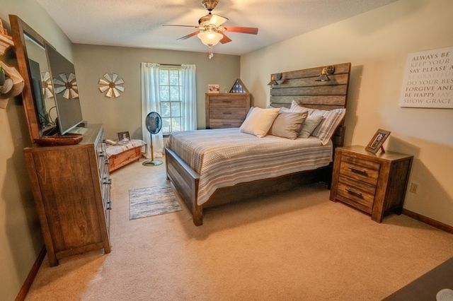 6 Hawthorne Dr, Lawrenceburg, TN 38464