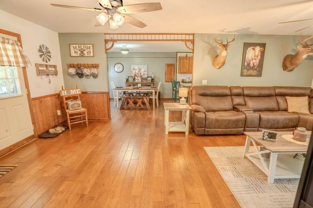 6 Hawthorne Dr, Lawrenceburg, TN 38464