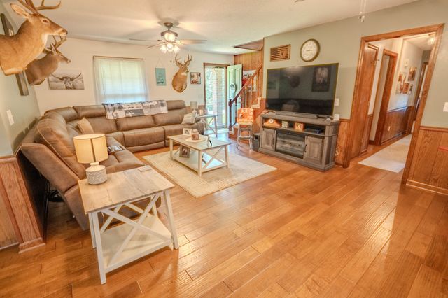 6 Hawthorne Dr, Lawrenceburg, TN 38464
