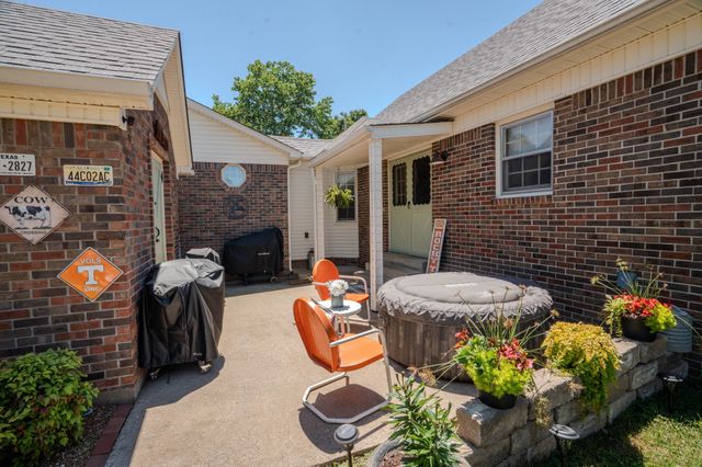6 Hawthorne Dr, Lawrenceburg, TN 38464