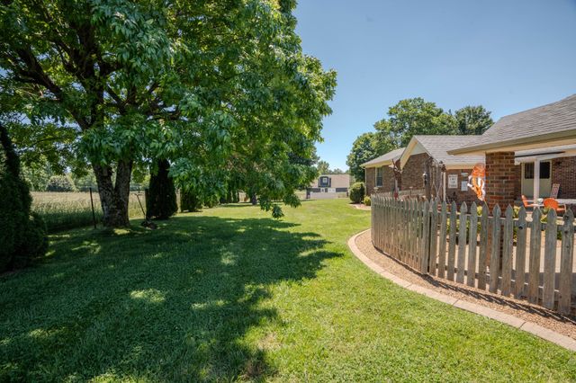 6 Hawthorne Dr, Lawrenceburg, TN 38464