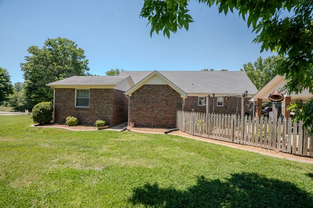 6 Hawthorne Dr, Lawrenceburg, TN 38464