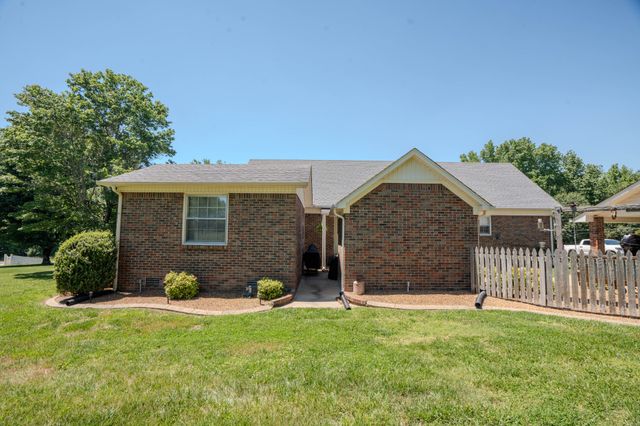 6 Hawthorne Dr, Lawrenceburg, TN 38464