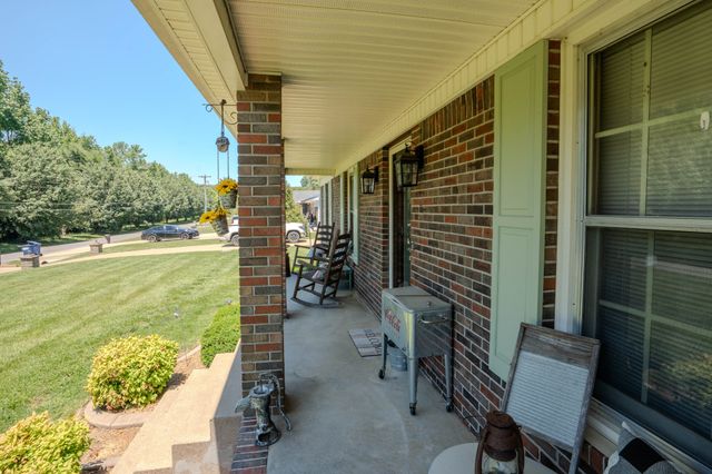 6 Hawthorne Dr, Lawrenceburg, TN 38464