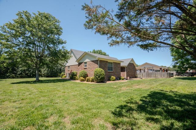 6 Hawthorne Dr, Lawrenceburg, TN 38464