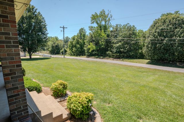 6 Hawthorne Dr, Lawrenceburg, TN 38464