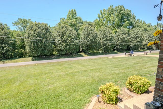 6 Hawthorne Dr, Lawrenceburg, TN 38464
