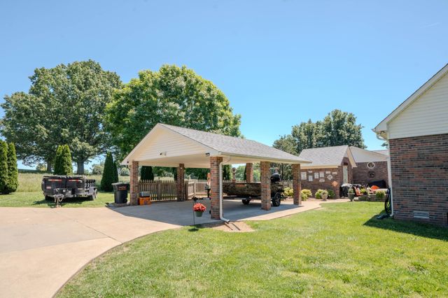 6 Hawthorne Dr, Lawrenceburg, TN 38464