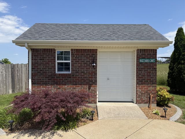 6 Hawthorne Dr, Lawrenceburg, TN 38464
