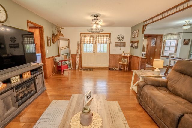 6 Hawthorne Dr, Lawrenceburg, TN 38464