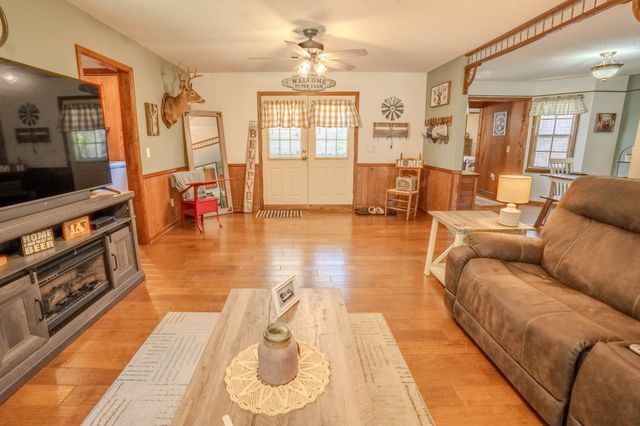 6 Hawthorne Dr, Lawrenceburg, TN 38464