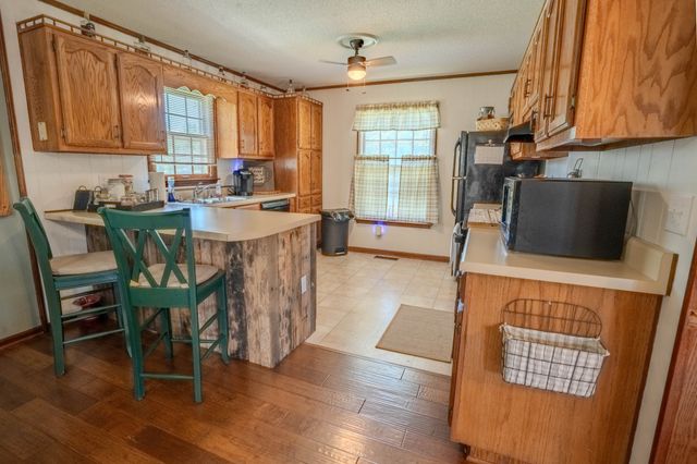 6 Hawthorne Dr, Lawrenceburg, TN 38464