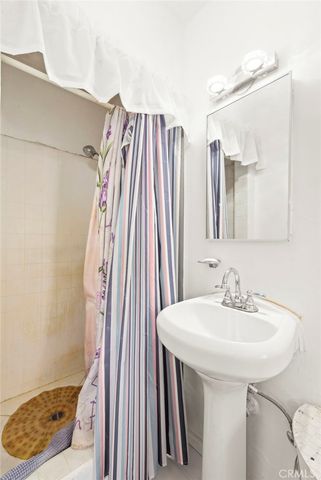 553 W 109th, Los Angeles, CA 90044