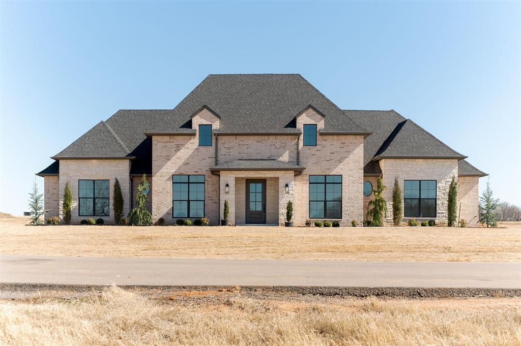 Image 1 of property listing at 2439 Friend Circle, Chickasha, OK 73018